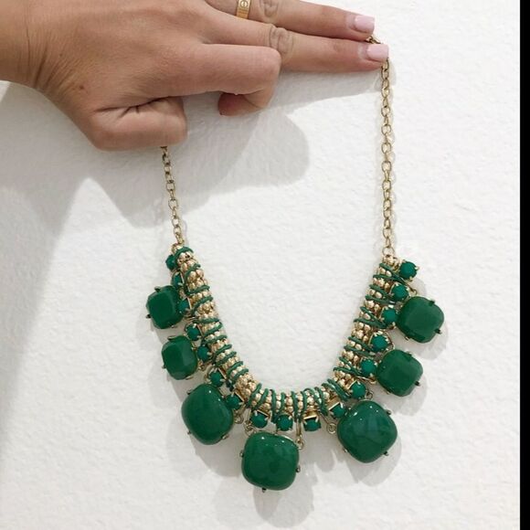 Emerald green statement necklace - Picture 6 of 7